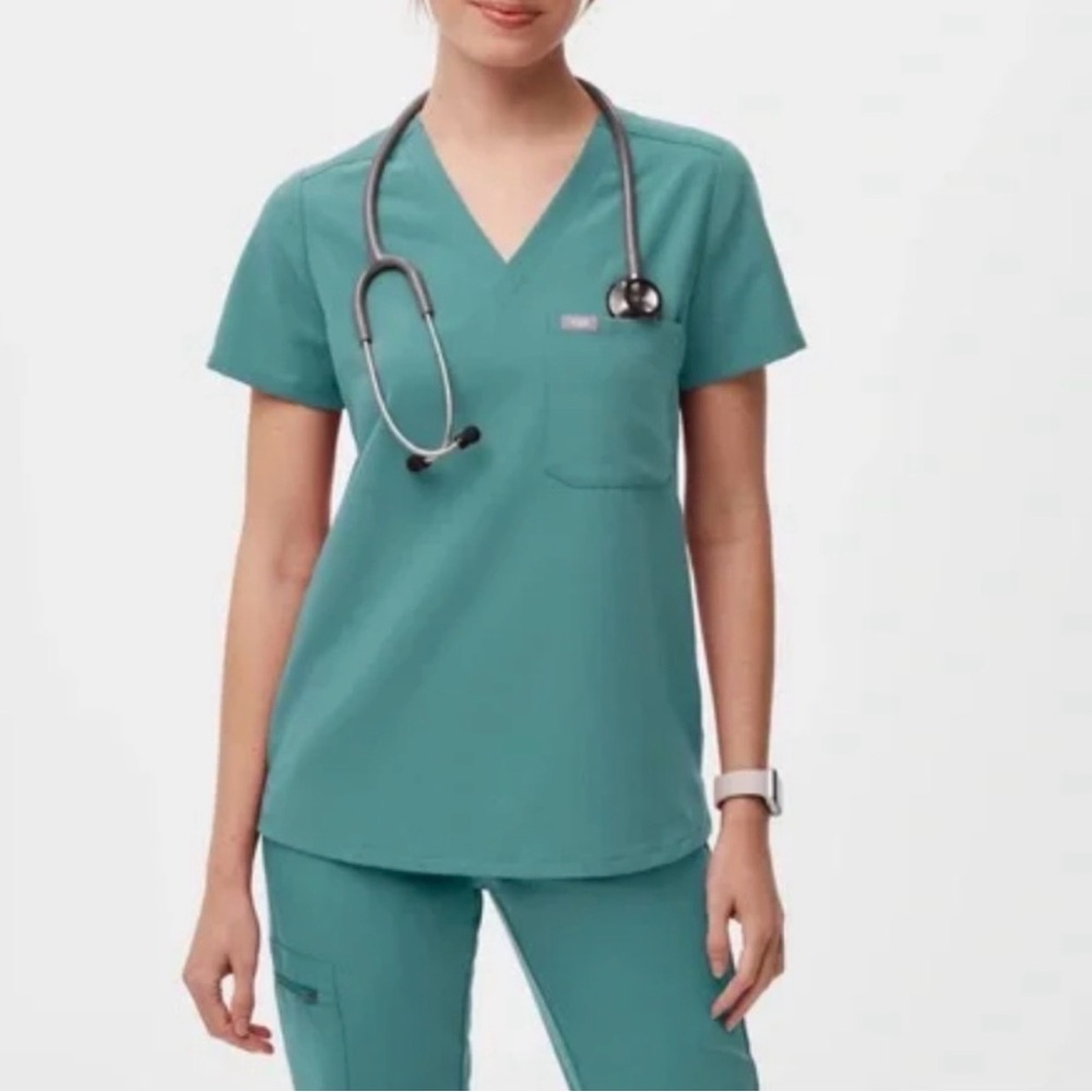 Figs Women’s Limited Edition Hydrogreen Catarina One Pocket‎ Scrub Top XS